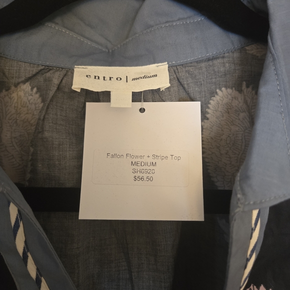 NWT Entro Delta Bloom Floral Blouse with Blue Accents - Picture 8 of 8